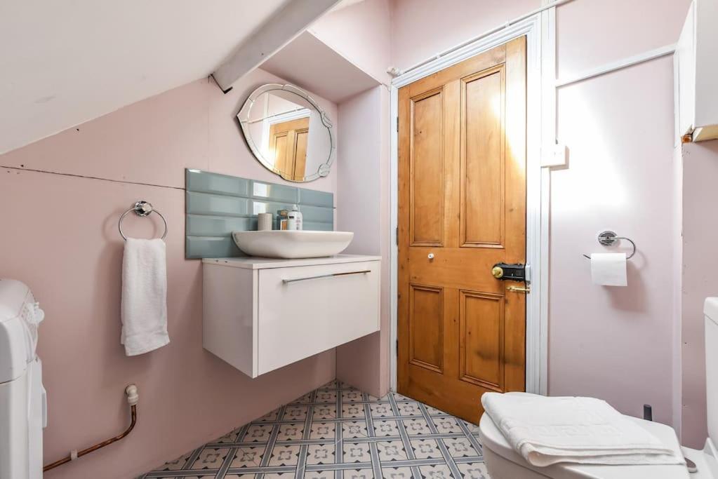 Traditional 3-Bed Property In Pontcanna With Parking 카디프 외부 사진
